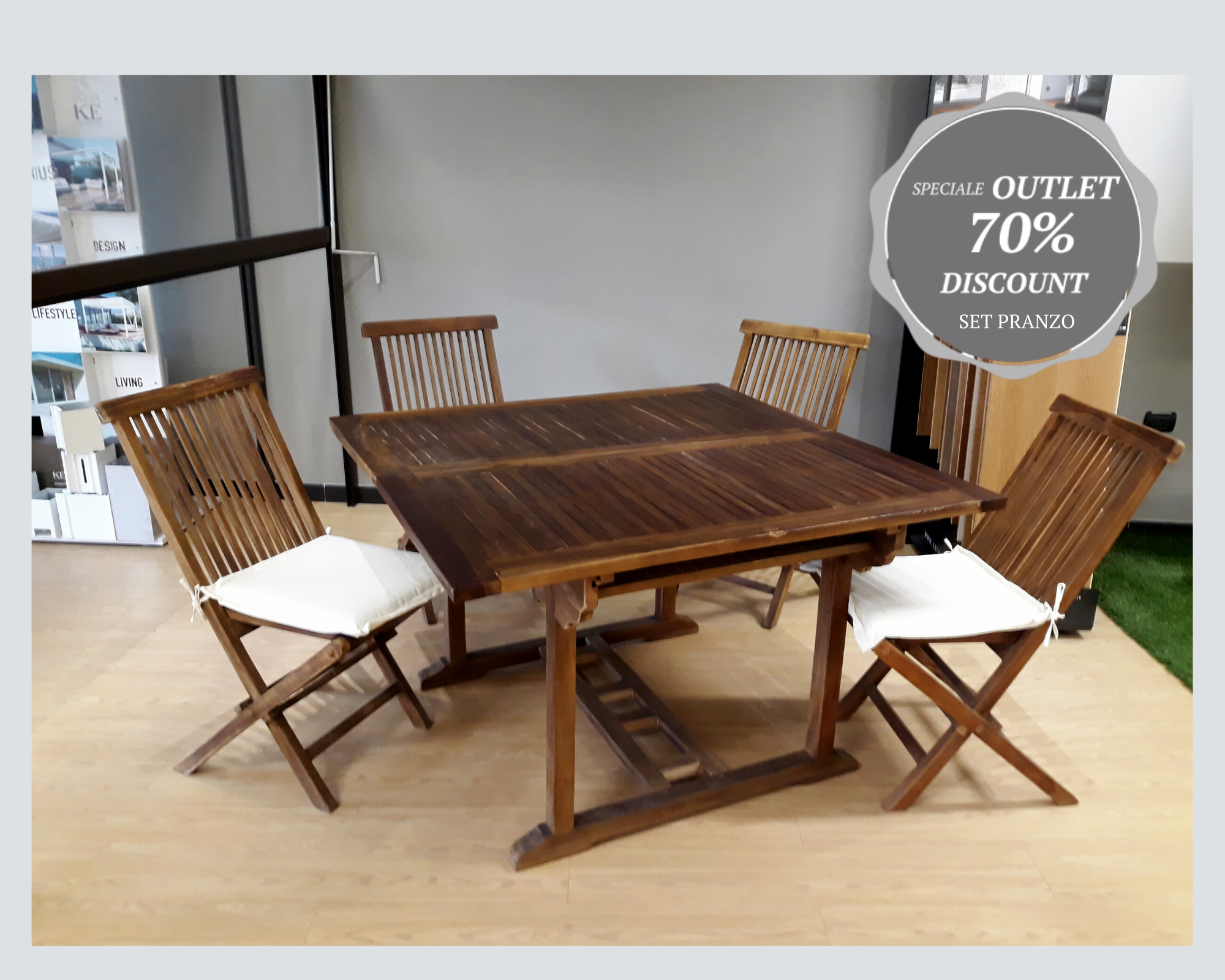 Set composto da quattro sedie con cuscino e tavolo in legno