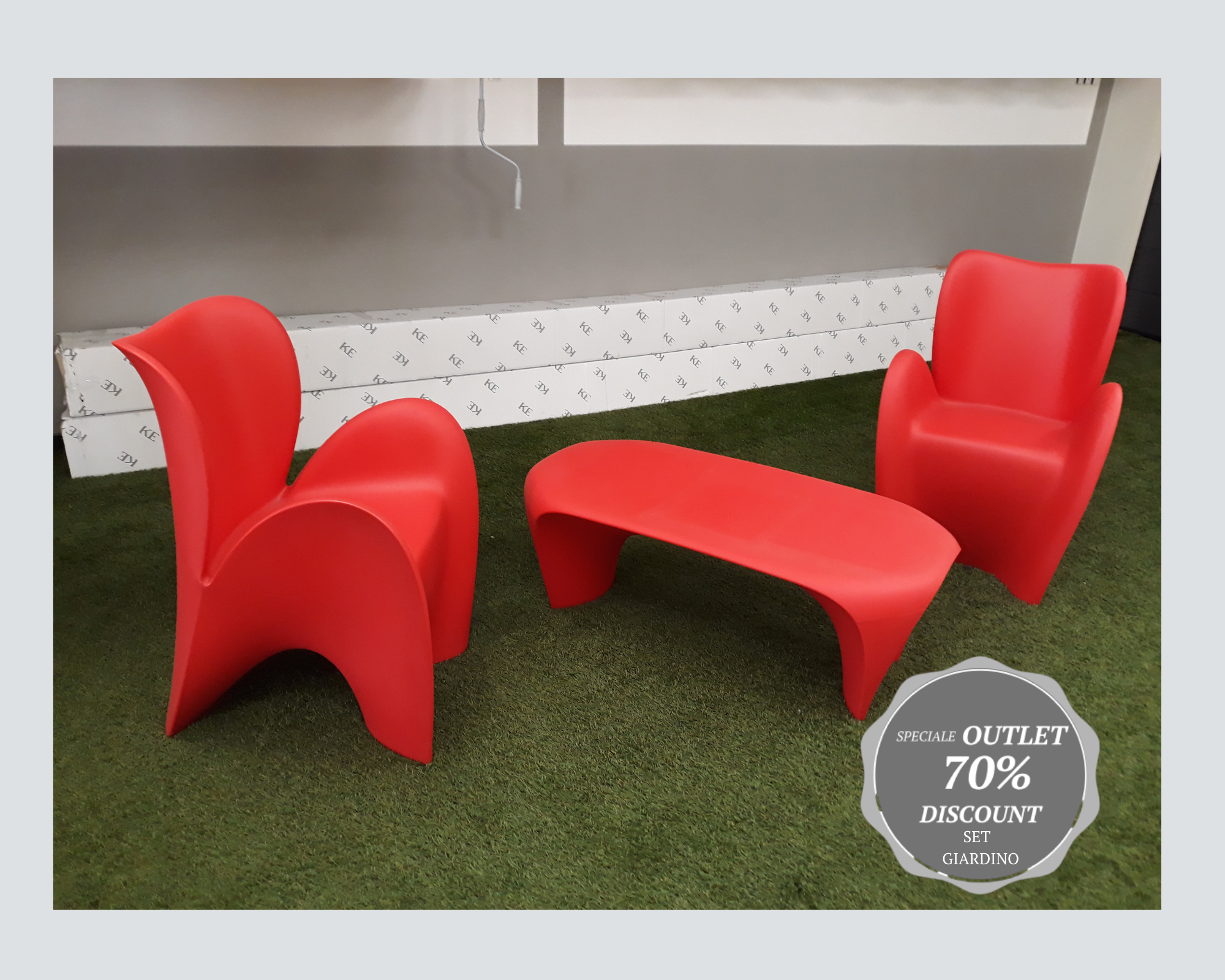 Set composto da due poltroncine e un tavolino